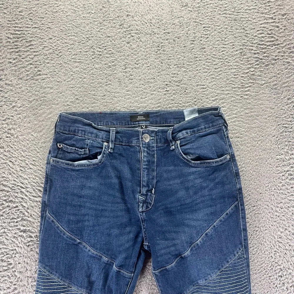 True Religion Rocco Jeans Mens 33x35 Blue Denim Skinny Leg Relaxed Biker Stretch